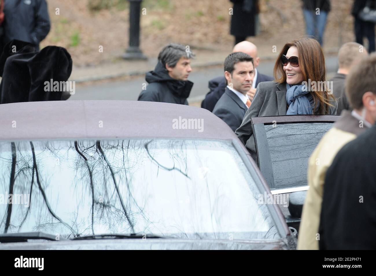Le président Nicolas Sarkozy et son épouse Carla Bruni Sarkozy quittent le restaurant Boathouse Cafe à Central Park of Manhattan à New York, NY, le 28 mars 2010. Photo de Guerin-Taamallah/ABACAPRESS.COM (photo : Nicolas Sarkozy, Carla Bruni-Sarkozy) Banque D'Images