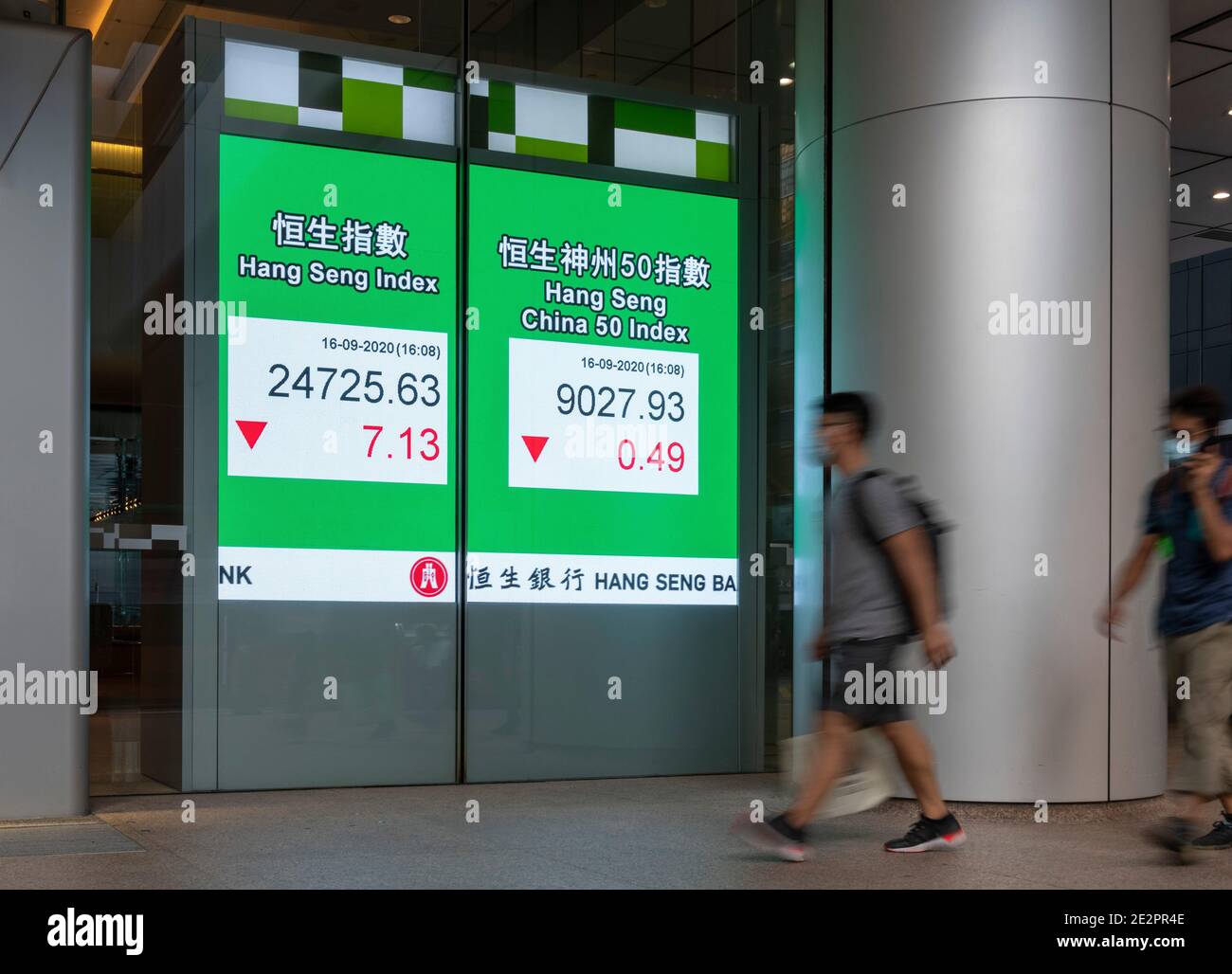 Hong Kong, Chine : 16 septembre 2020. HONG KONG, CHINE - 02 mai 2018 : l'indice boursier de Hong Kong, l'indice Hang Seng ou HSI est affiché sur un electroni Banque D'Images