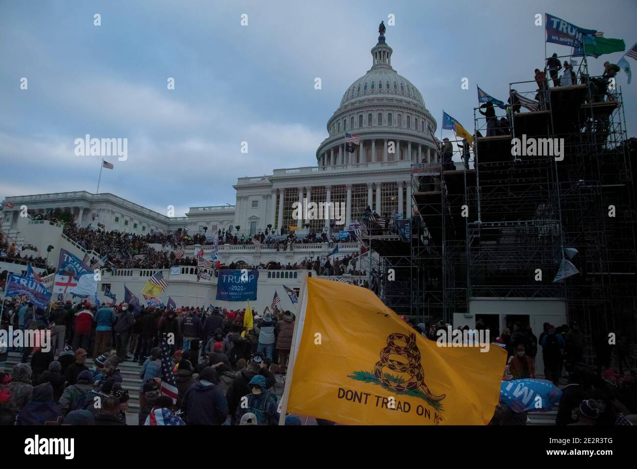 Le 6.2021 janvier, de grandes foules de partisans du président Trump descendent dans le Capitole après la marche de Save America. Capitol Hill, Washington DC États-Unis Banque D'Images