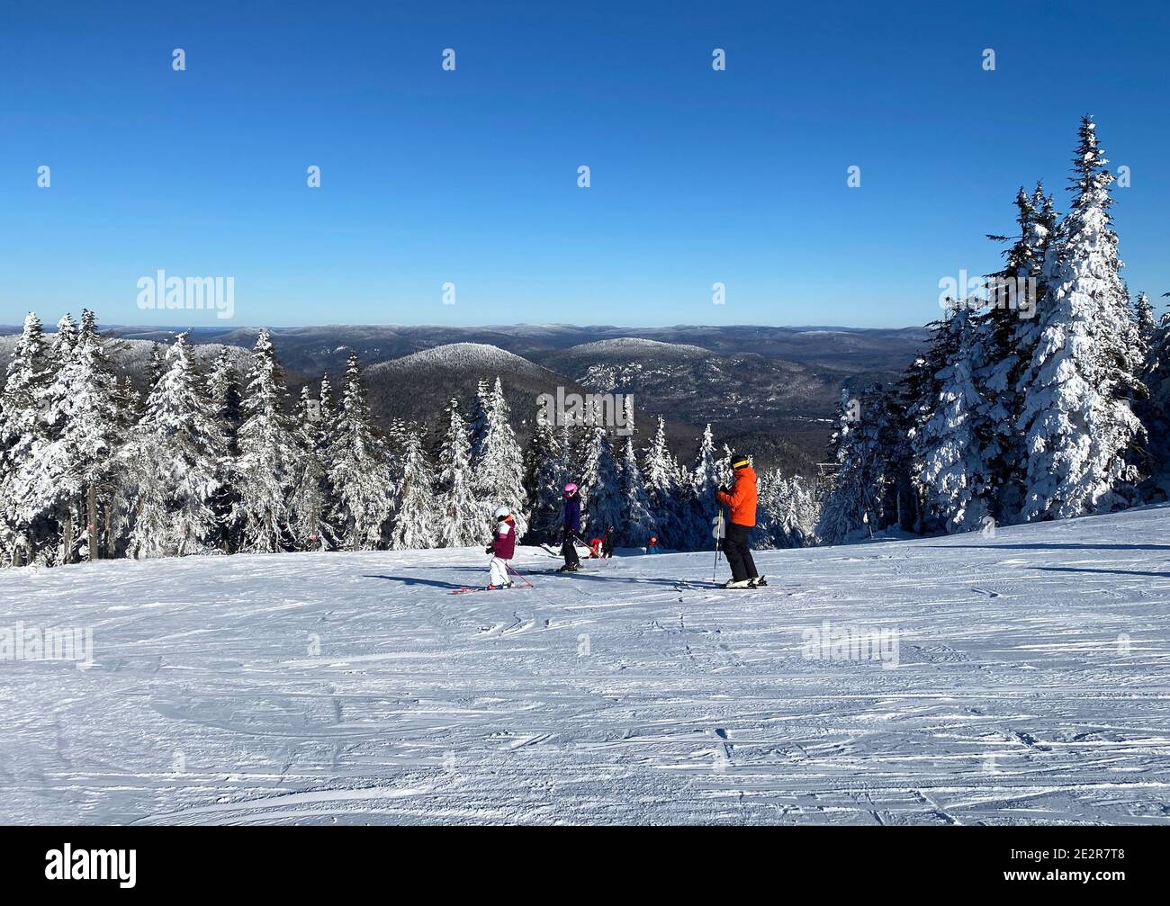 Skieurs au sommet du Mont Tremblant, Québec, Canada Banque D'Images