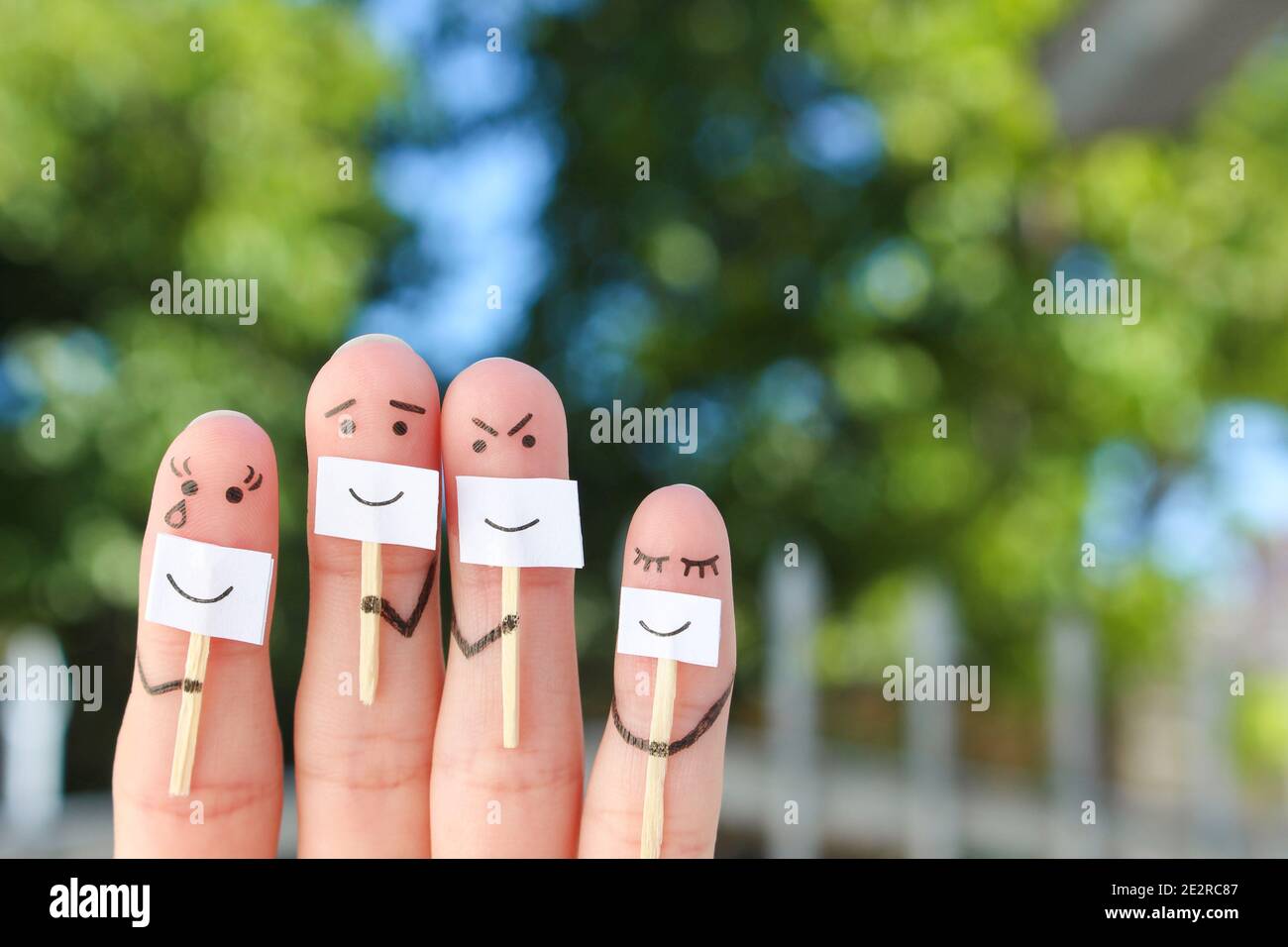 L'art des doigts de la famille. Concept de personnes cachant des émotions. Banque D'Images