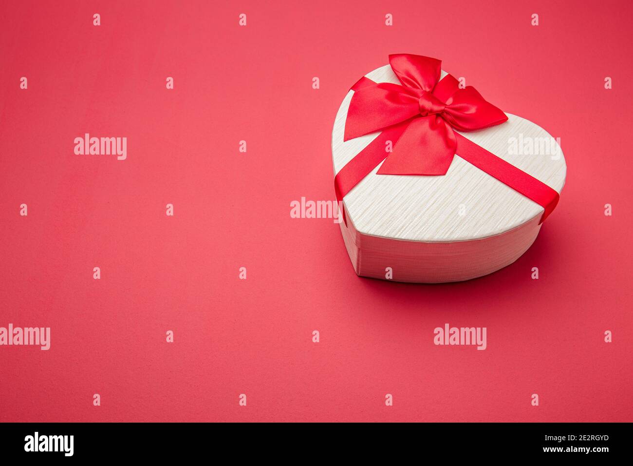 Boîte cadeau en forme de coeur Banque D'Images