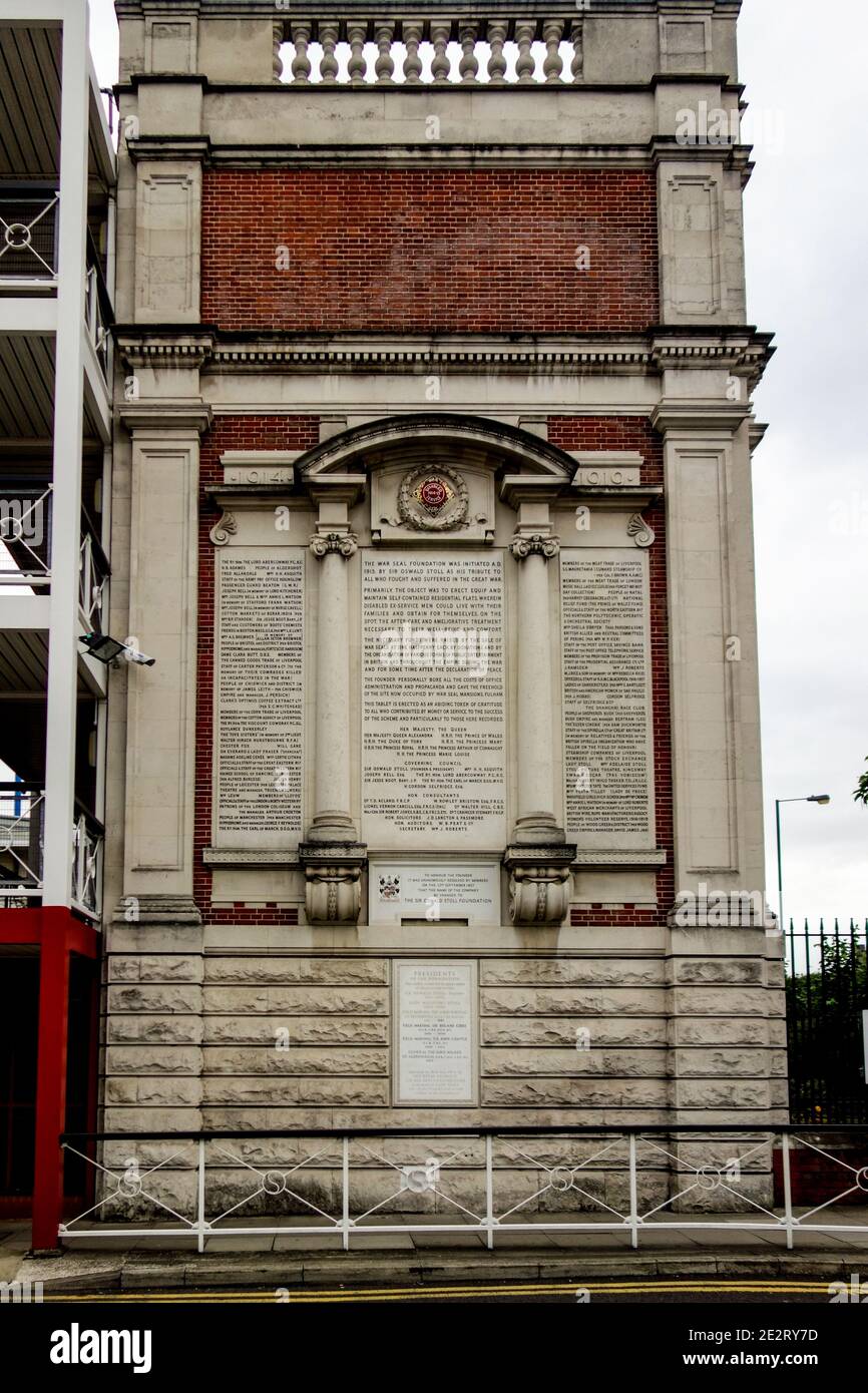 Grand mémorial de guerre pour les militaires handicapés bertés sur Fulham Road par la Fondation Sir Osward Stoll, qui nomme les hommes et les femmes handicapés. Banque D'Images
