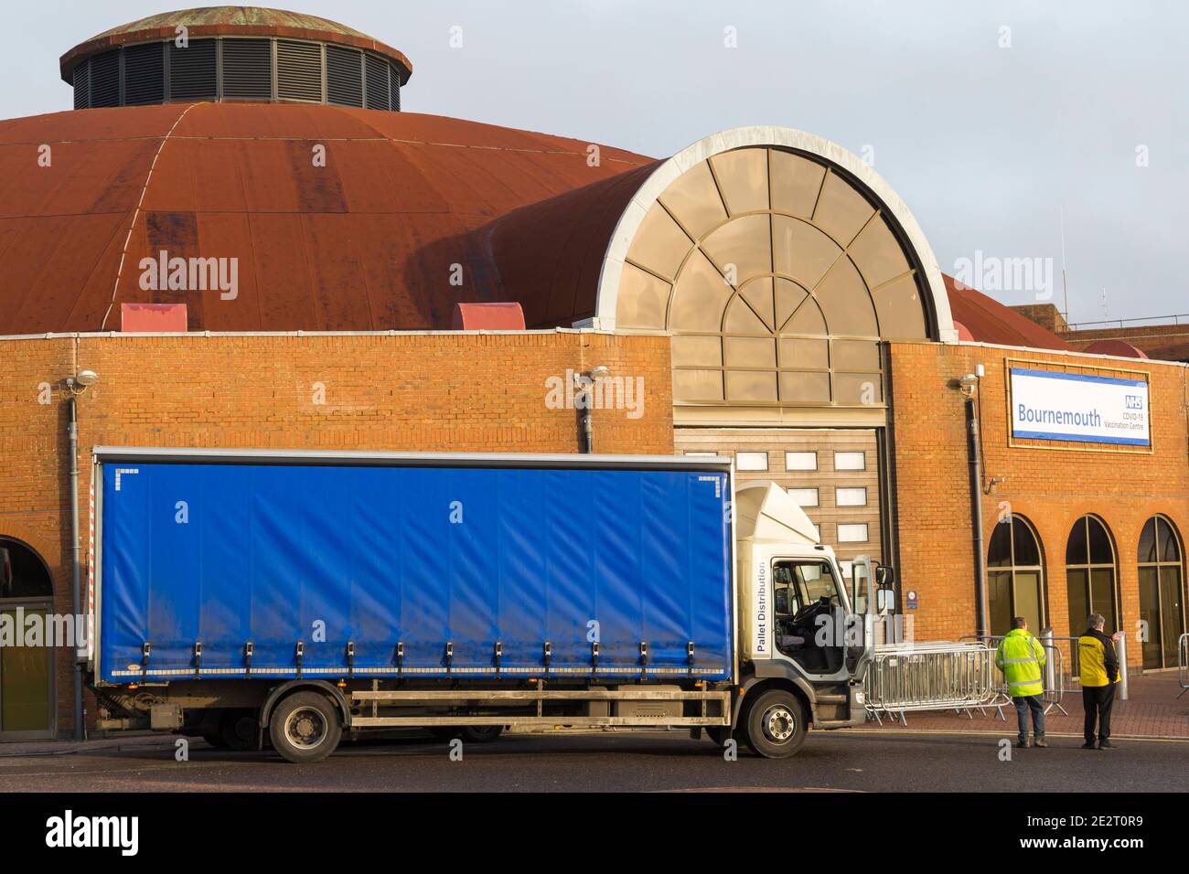 Bournemouth, Dorset, Royaume-Uni. 15 janvier 20201. Le centre de vaccination NHS Covid-19 est en cours de création au BIC (Bournemouth International Centre) de Bournemouth, alors que le programme de vaccination s'étend dans tout le pays. Crédit : Carolyn Jenkins/Alay Live News Banque D'Images