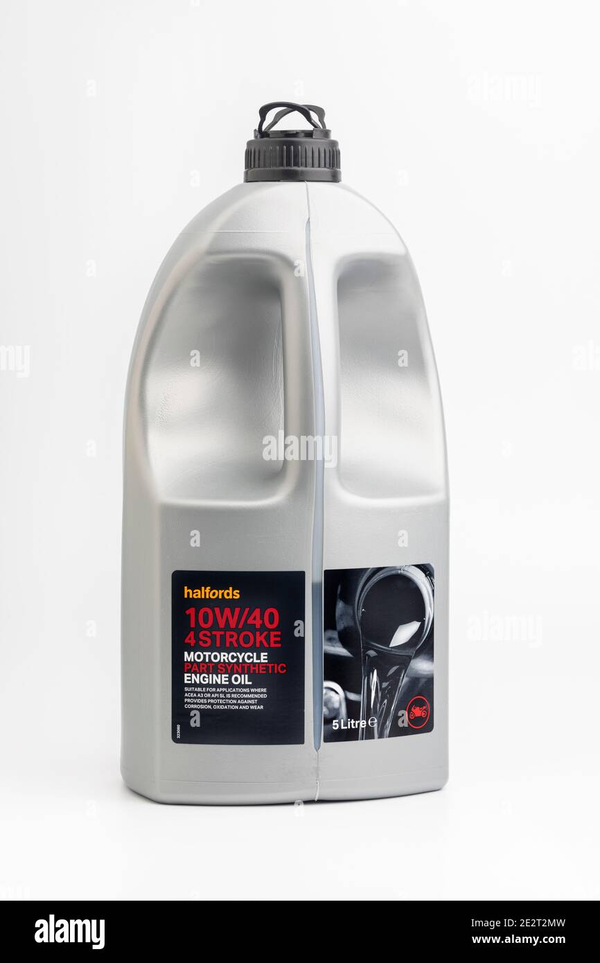 Cinq litres d'huile pour moto Halfords 10/W40 Banque D'Images
