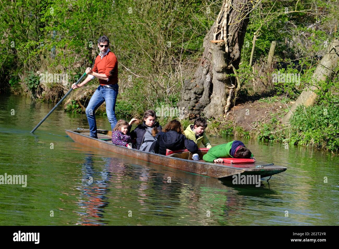 Punting sur la rivière Cherwell à Oxford Banque D'Images