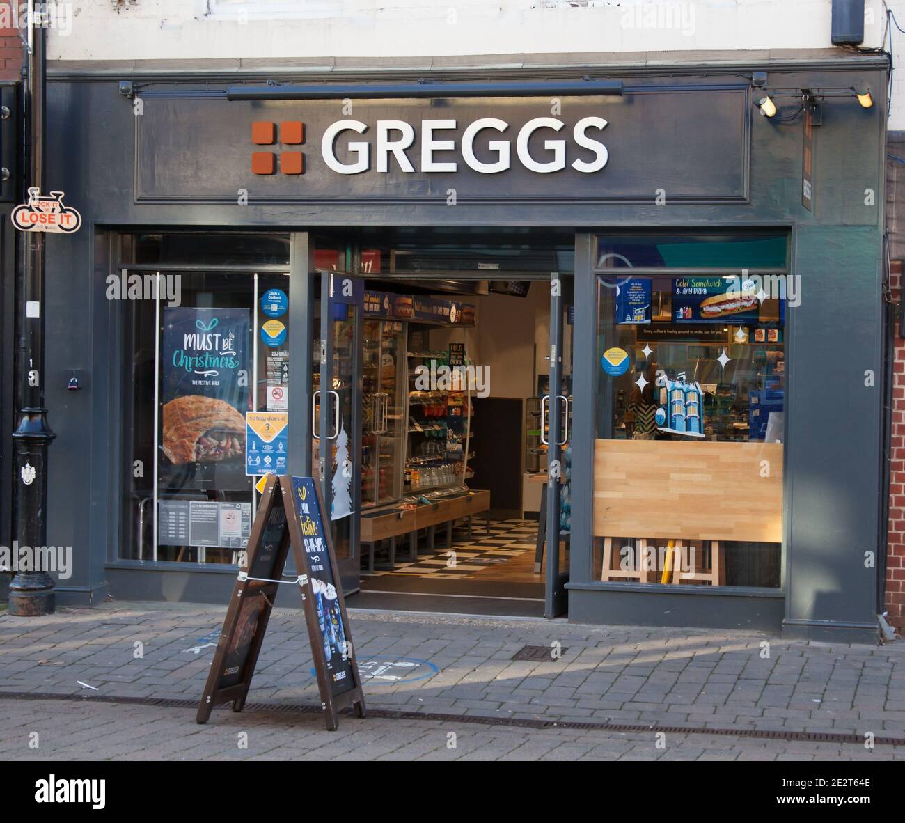 Le restaurant Greggs de Newbury au Royaume-Uni, pris le 19 novembre 2020 Banque D'Images