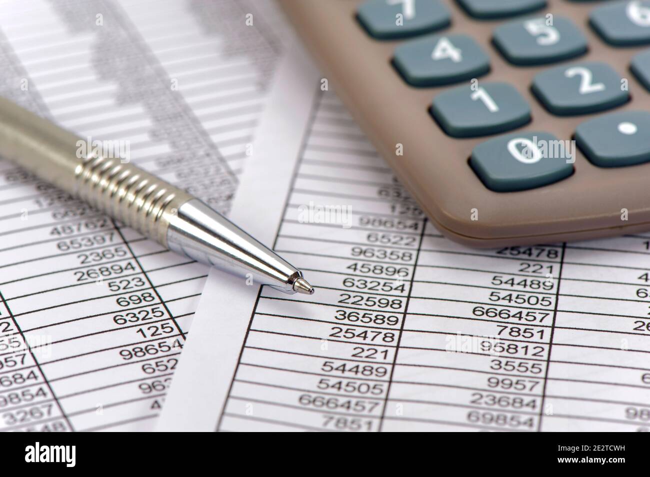 finances et économie avec calcul et tableau Banque D'Images