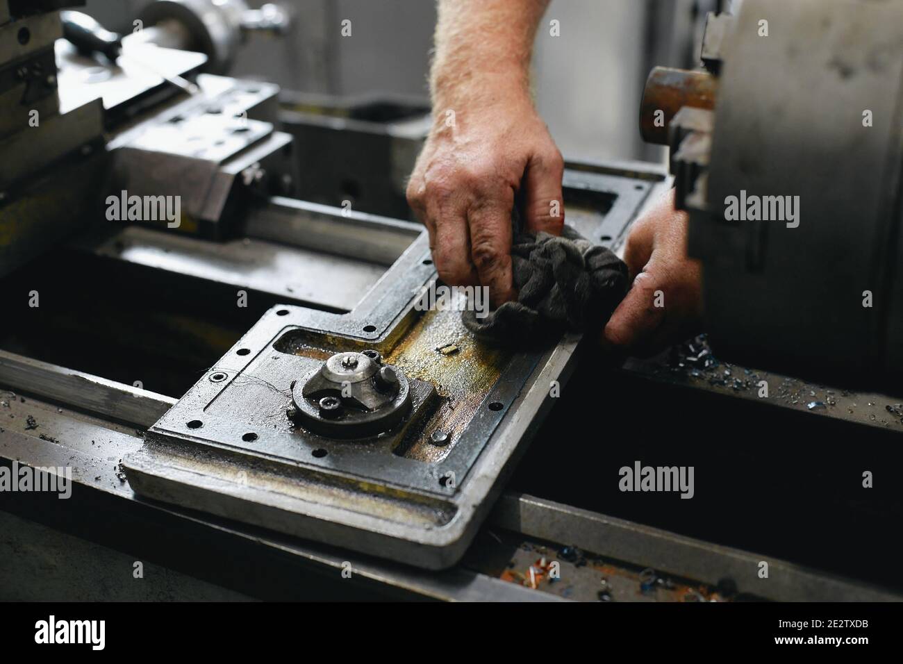 Entretien et réparation de machines-outils dans un atelier ou un atelier de machines. Banque D'Images