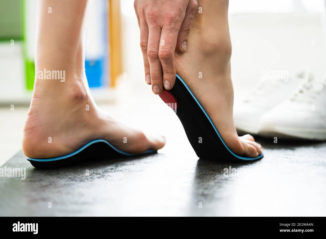 Semelle de chaussure orthopédique pour une récupération du pied plat Photo  Stock - Alamy