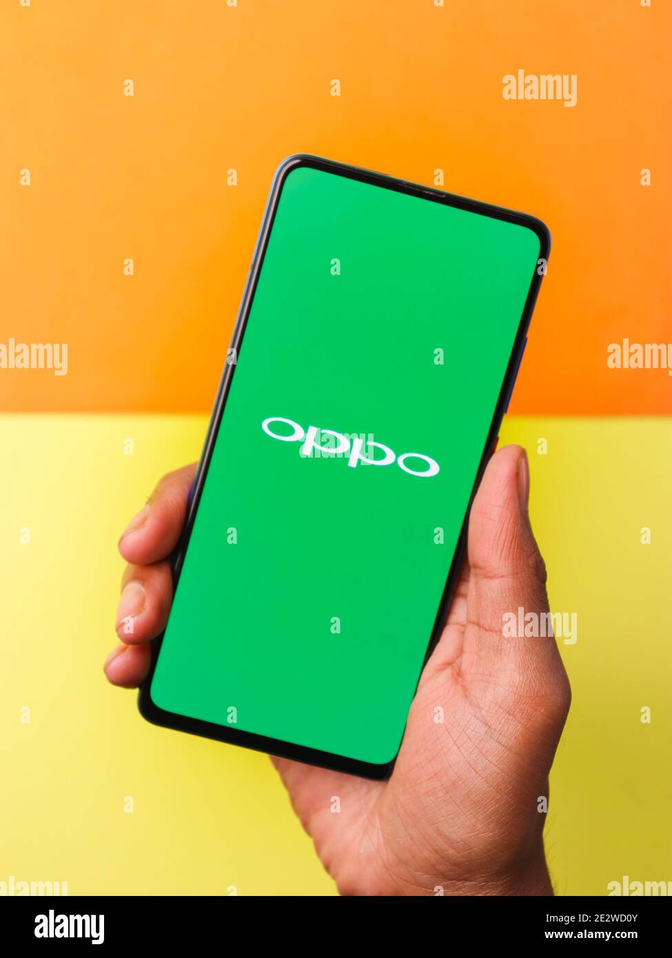 Assam, inde - 15 janvier 2020 : logo Oppo sur image de stock d'écran de téléphone. Banque D'Images