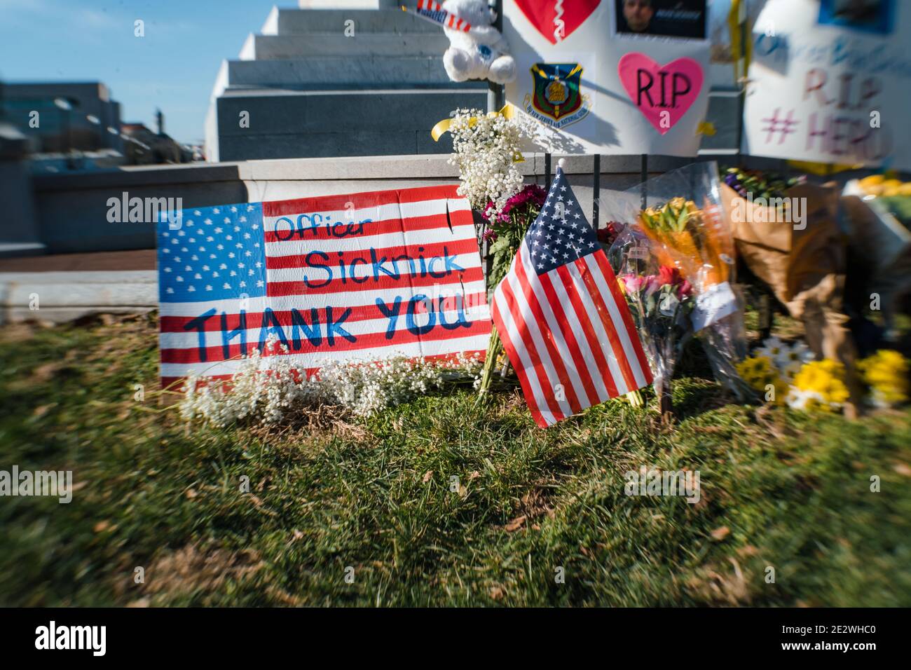 Mémorial de l'officier Sicknick devant le capitole des États-Unis après janvier 6 émeute Banque D'Images