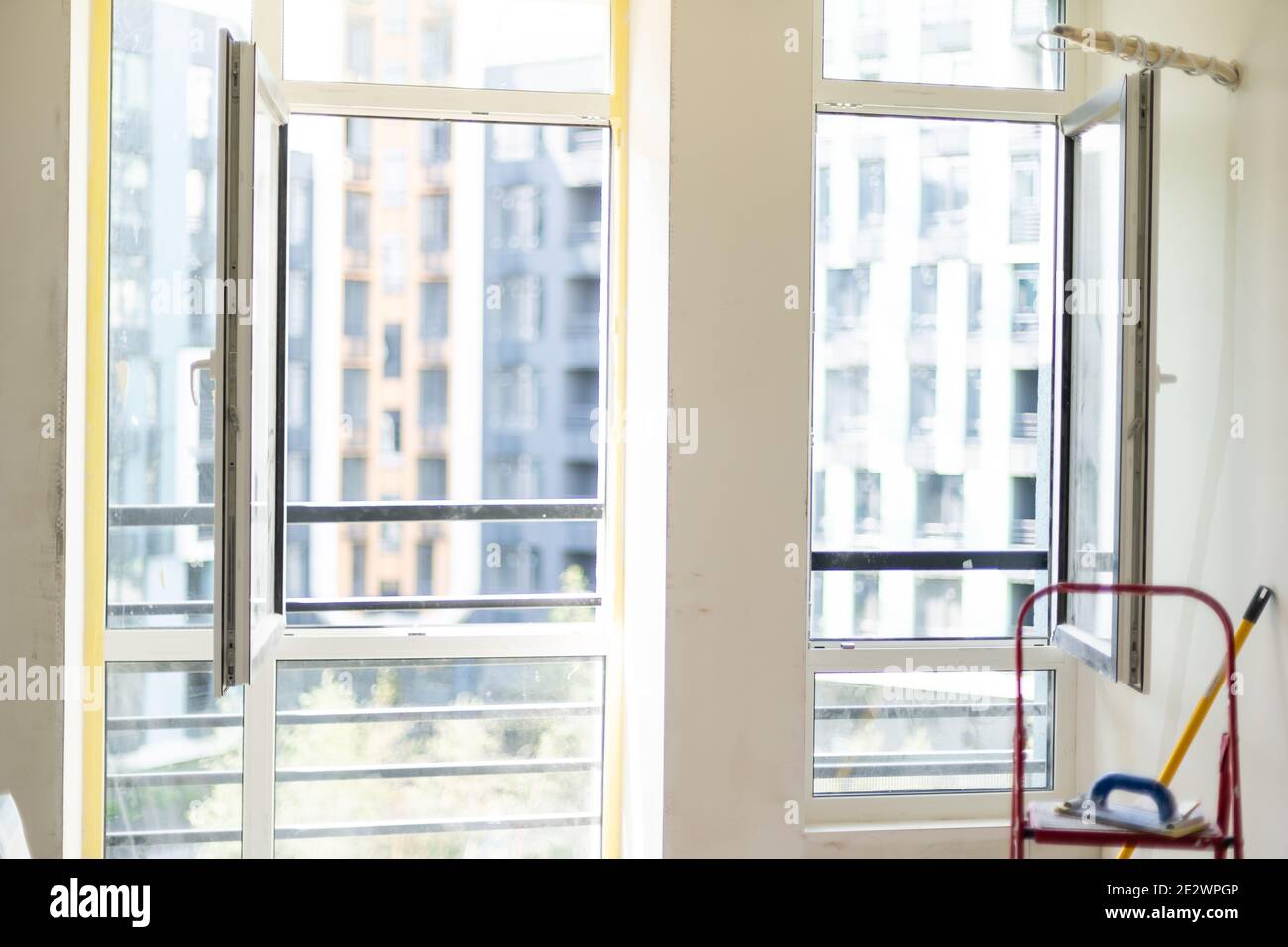 les murs de gypse dans l'appartement sont en construction, remodelage, rénovation, extension, restauration et reconstruction. Banque D'Images