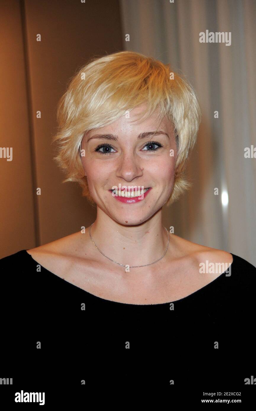 Delphine Depardieu à l'inauguration de l'exposition ''sentiment de Henri Tullio'' à la boutique Montblanc à Paris, France, le 4 mai 2010. Photo de Nicolas Briquet/ABACAPRESS.COM' Banque D'Images