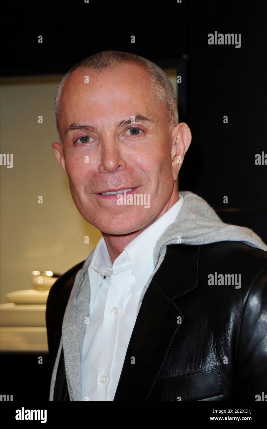 Jean-Claude Jitrois participe à l'inauguration de l'exposition « sensation d'Henri Tullio » à la boutique Montblanc à Paris, France, le 4 mai 2010. Photo de Nicolas Briquet/ABACAPRESS.COM' Banque D'Images