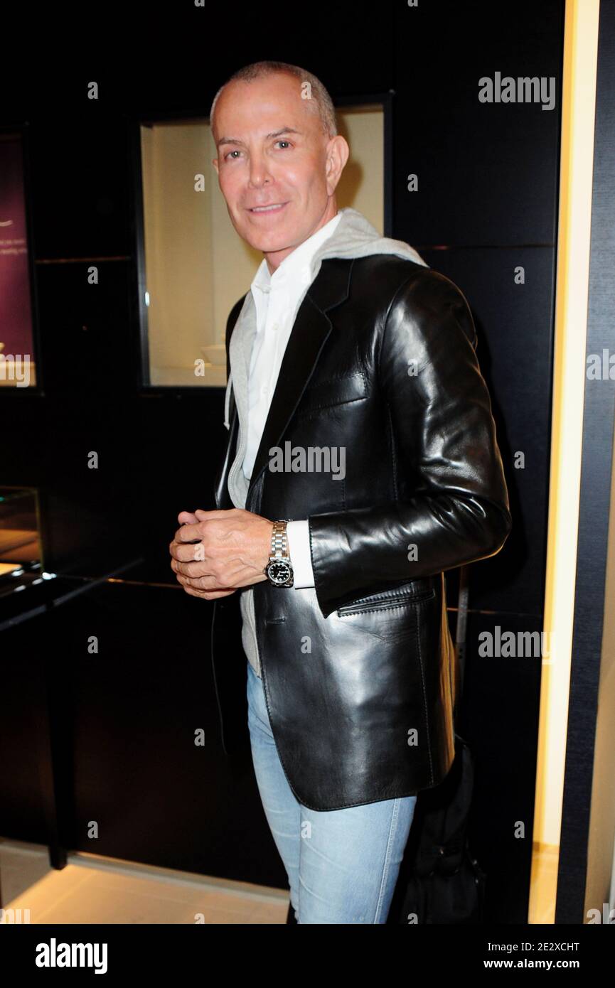 Jean-Claude Jitrois participe à l'inauguration de l'exposition « sensation d'Henri Tullio » à la boutique Montblanc à Paris, France, le 4 mai 2010. Photo de Nicolas Briquet/ABACAPRESS.COM' Banque D'Images