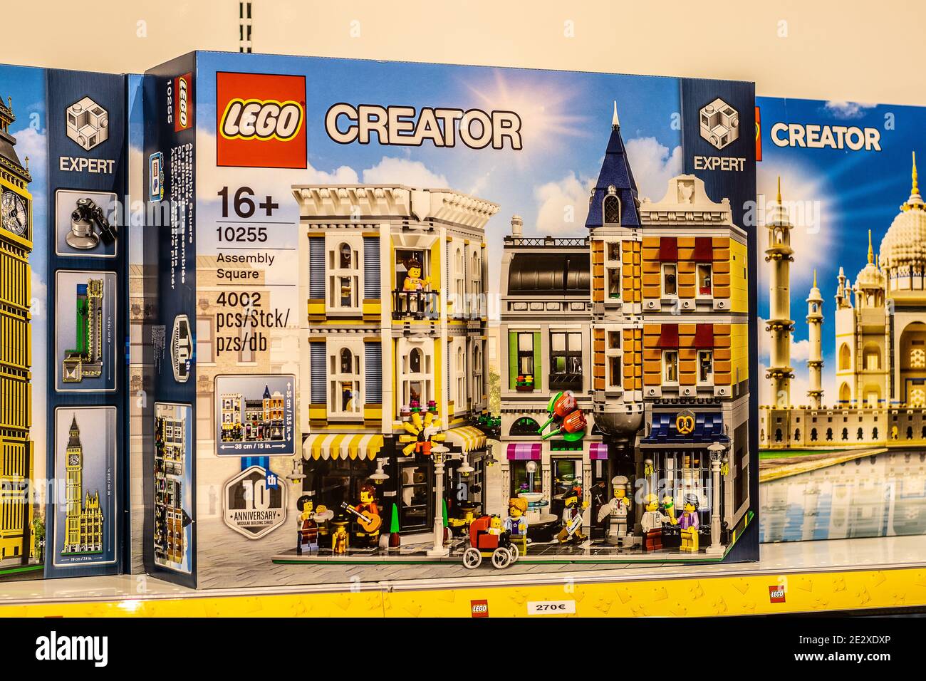 Coffret LEGO sur le magasin à vendre, Lego Star Wars, Speed, Super Heroes, City, Juniors, Classic, Duplo, Creator, Technic, Friends, Ninjago, Elves, Banque D'Images