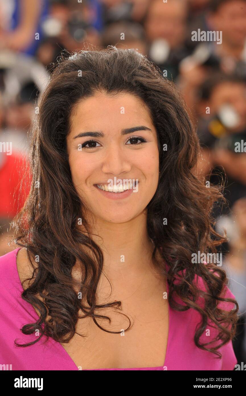 Sabrina Ouzani participe à la séance photo de 'des hommes et des Dieux' lors du 63e Festival de Cannes, le 18 mai 2010. Photo de Hahn-Nebinger-Orban/ABACAPRESS.COM Banque D'Images