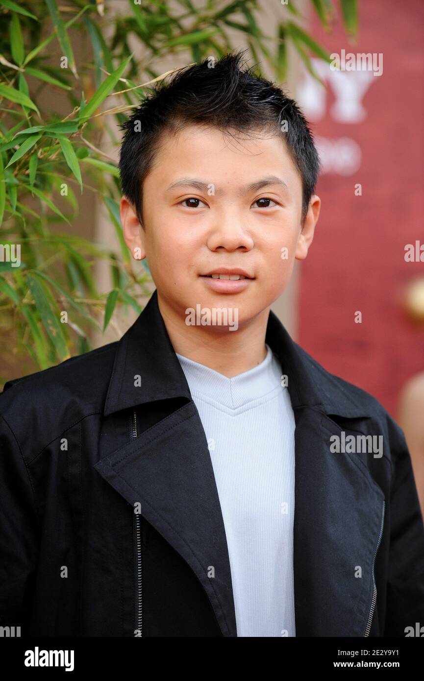 Zhenwei Wang arrive à la première de Columbia Pictures 'The Karate Kid' qui s'est tenue au Mann Village Theatre le 7 juin 2010 à Los Angeles, Californie. (Photo : Zhenwei Wang). Photo de Lionel Hahn/ABACAPRESS.COM Banque D'Images