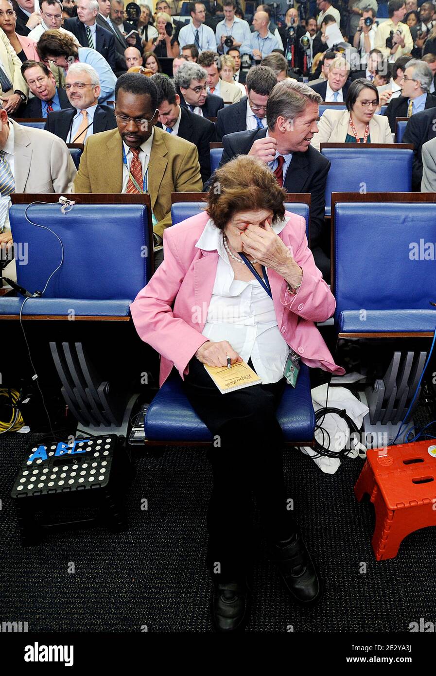 Helen Thomas, journaliste à la Maison-Blanche, ancienne, avant la conférence de presse du président Obama le 22 juin 2009 dans la salle d'information Brady de la Maison-Blanche à Washington, DC. Photo par Olivier Douliery/ABACAPRESS.COM Banque D'Images