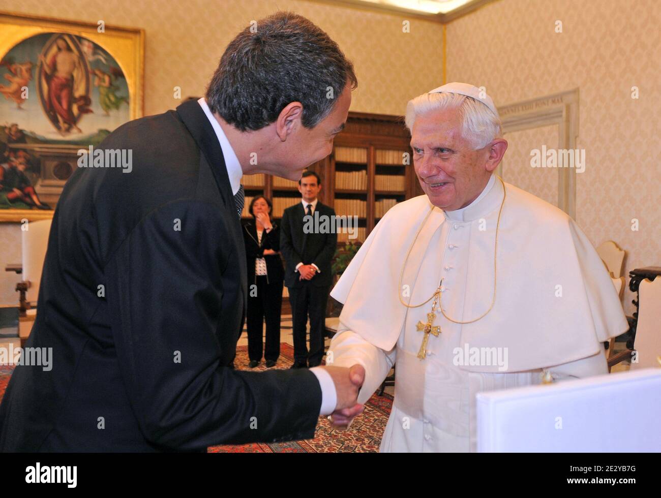 Le pape Benoît XVI rencontre le Premier ministre espagnol José Luis  Rodriguez Zapatero au Vatican le 10 juin 2010. PHOTO ABACAPRESS.COM Photo  Stock - Alamy