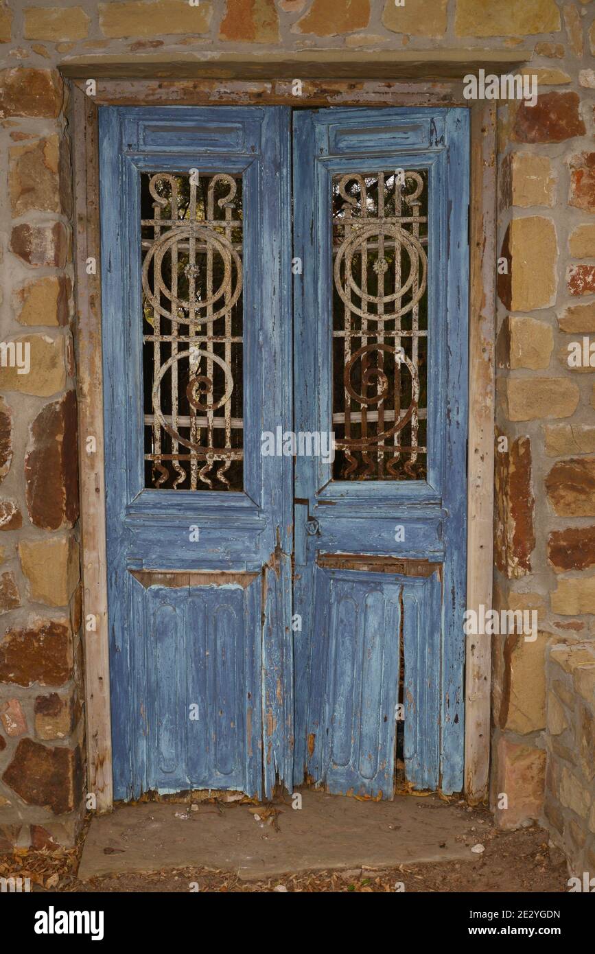 Portes bleues altérées. Banque D'Images