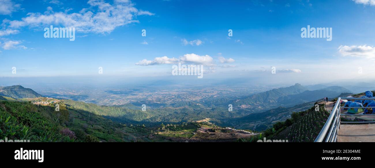 Panorama célèbre emplacement de voyage au point de vue de Phu Tub Berk dans la province de Phetchabun en Thaïlande. Banque D'Images