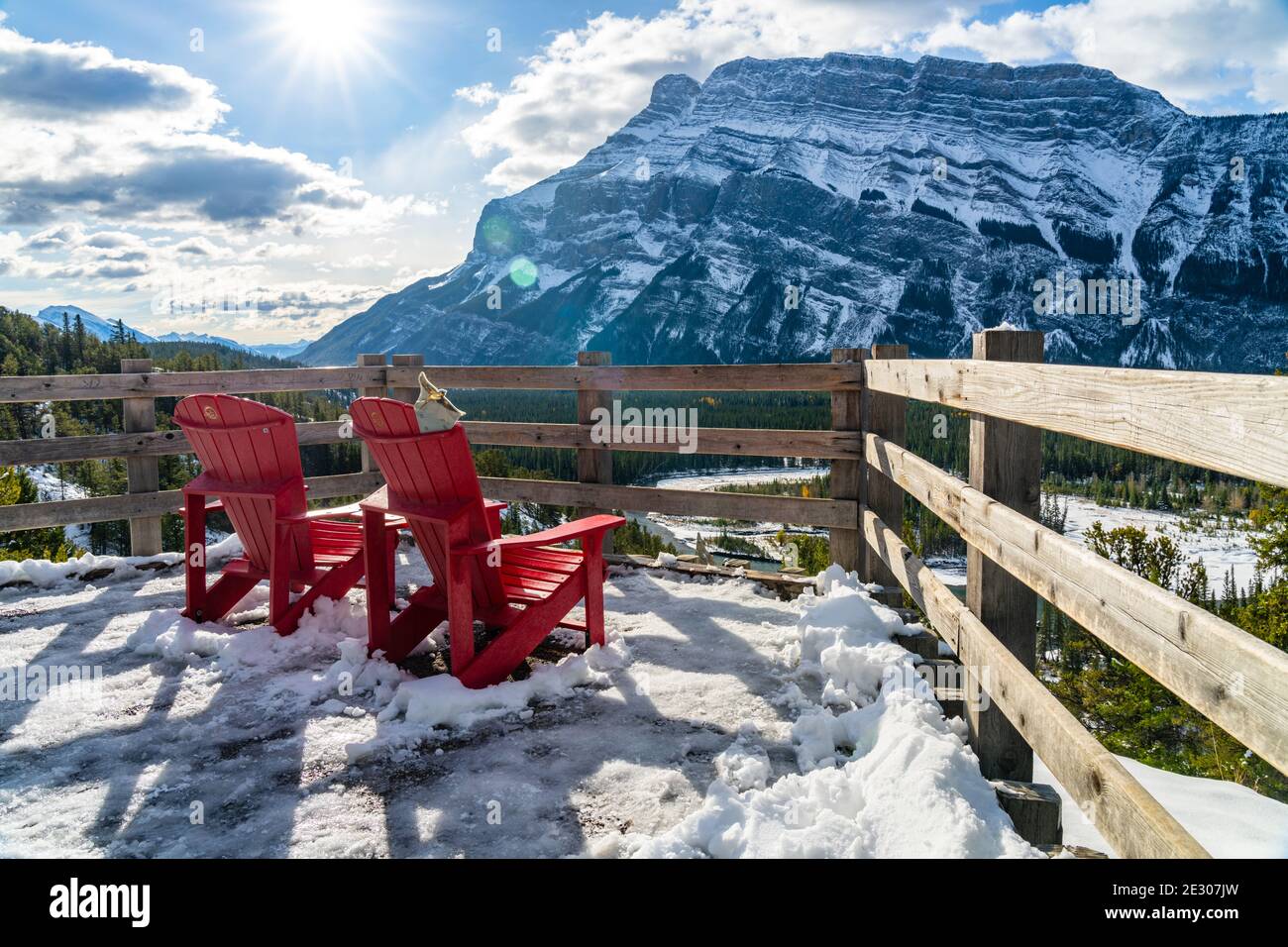 Mont rundle banff parc national Banque de photographies et d’images à ...