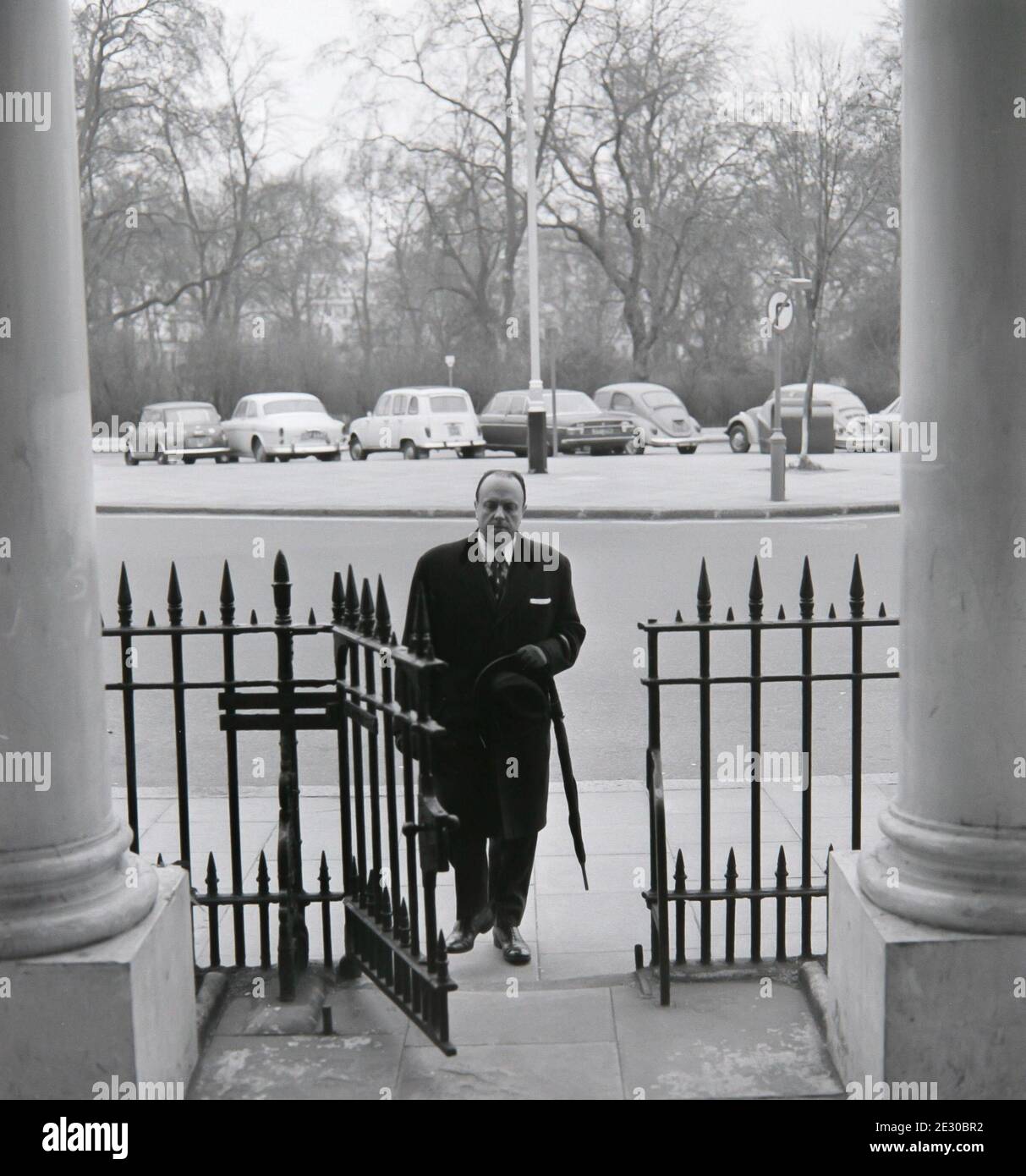 El político Manuel Fraga Iribarne en Londres, año 1975. Banque D'Images