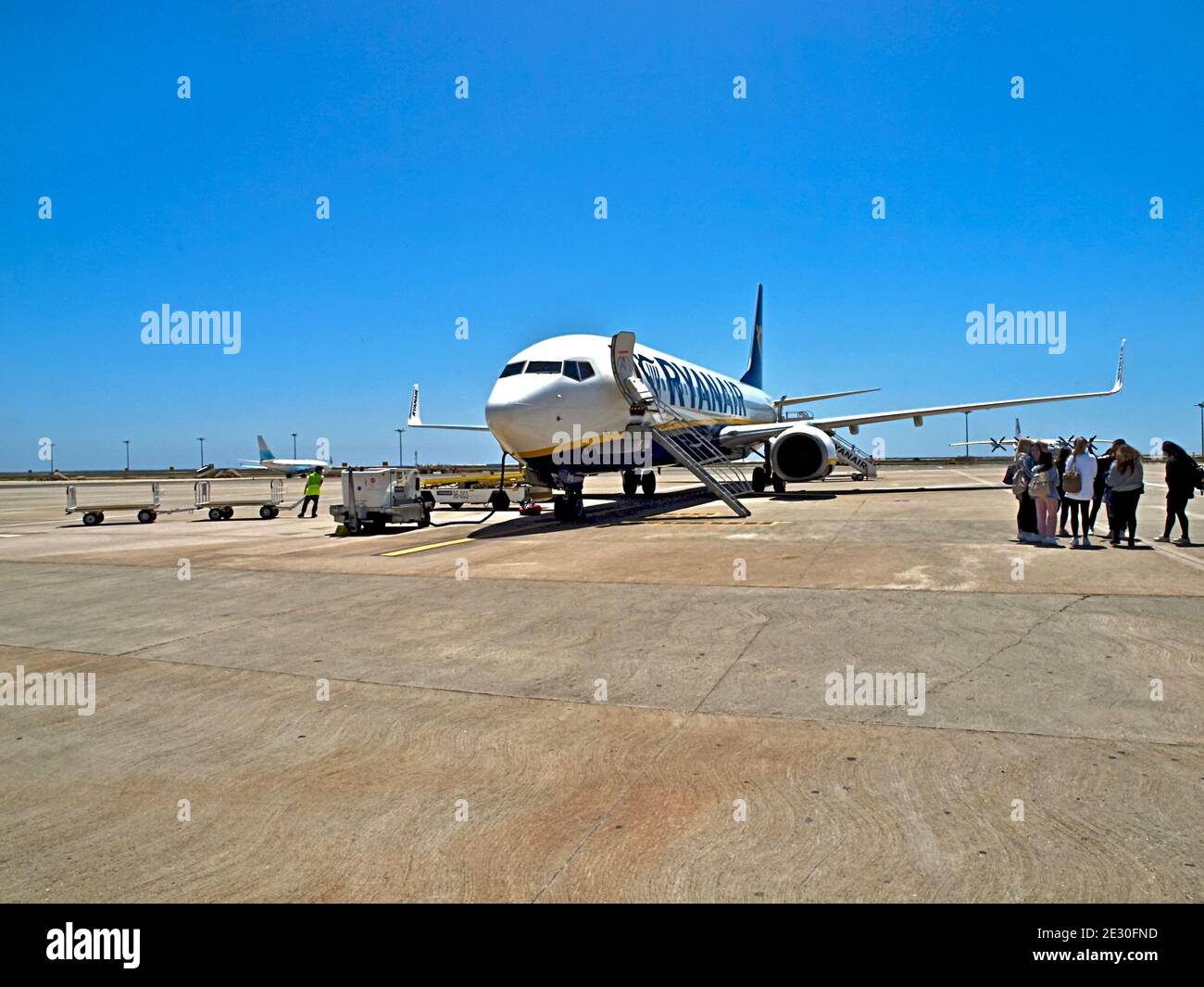 Avion Ryanair à l'aéroport de Faro Banque D'Images