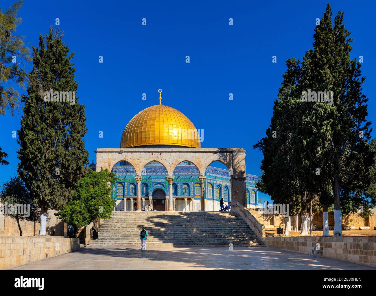 Jérusalem, Israël - 12 octobre 2017 : Mont du Temple avec arches et escalier menant au monument islamique du Dôme du Rocher, dans la vieille ville de Jérusalem Banque D'Images