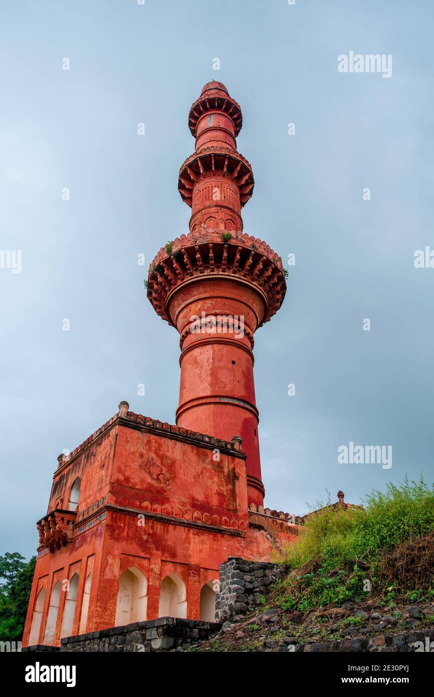 Chand Minar au fort de Daulatabad à Maharashtra, en Inde. Il a été construit en 1435 par Ala-ud-din Bahmani pour célébrer son occupation du fort. Ce minaret Banque D'Images