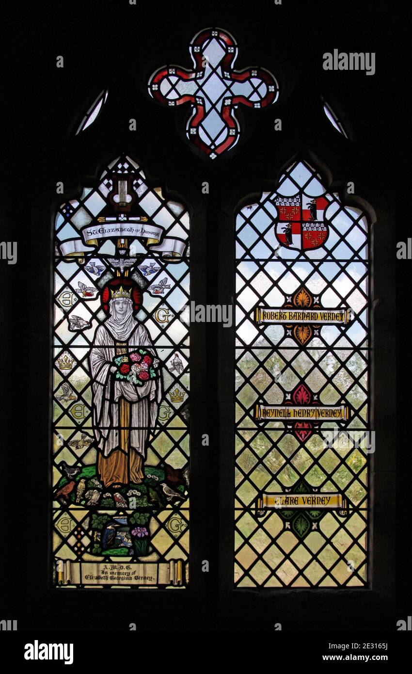 Vitraux représentant la sainte-élisabeth de Hongrie, l'église Saint-Laurence, Lighthorne, Warwickshire, Angleterre Banque D'Images