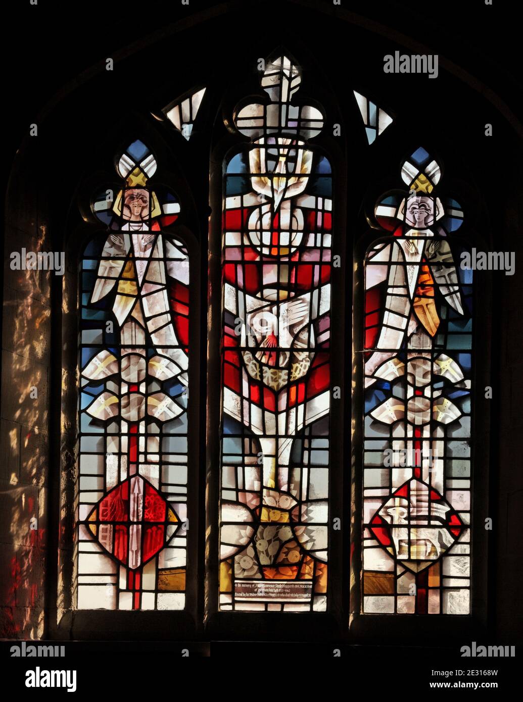 Vitraux du XXe siècle de Leonard Charles Evetts. (1909-1997), Église Saint-May, Crostthwaite, Cumbria. Fenêtre Memorial Banque D'Images