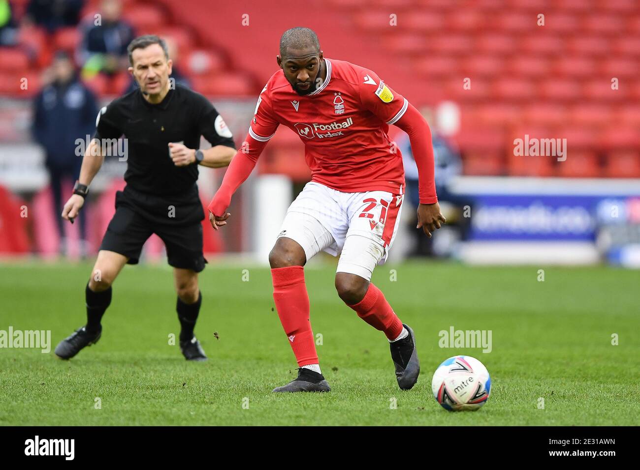 NOTTINGHAM, ANGLETERRE. JAN 16TH Samba Sow (21) de la forêt de Nottingham en action pendant le match de championnat Sky Bet entre la forêt de Nottingham et Millwall au City Ground, Nottingham, le samedi 16 janvier 2021. (Credit: Jon Hobley | MI News) Credit: MI News & Sport /Alay Live News Banque D'Images