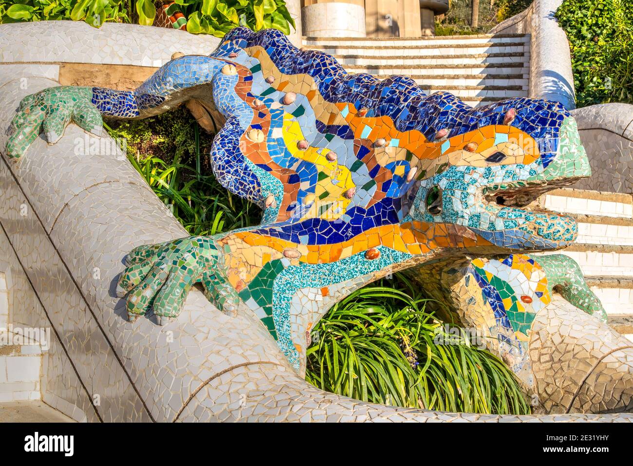Salamandre en mosaïque multicolore de Gaudi, Park Guell, Barcelone, Catalogne, Espagne Banque D'Images