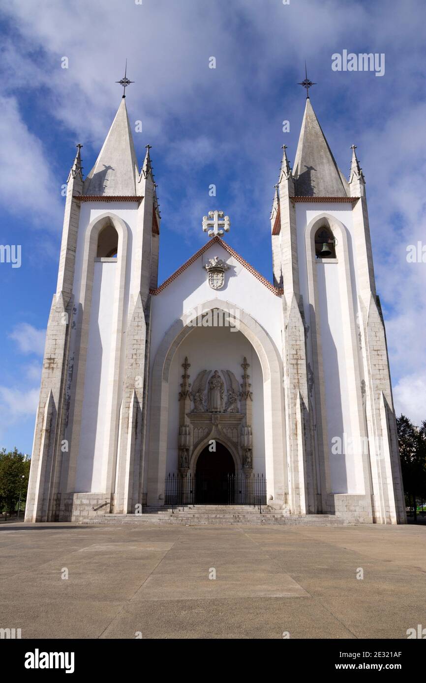 Église Saint-Condestavel à Lisbonne avec un ciel bleu nuageux. Banque D'Images