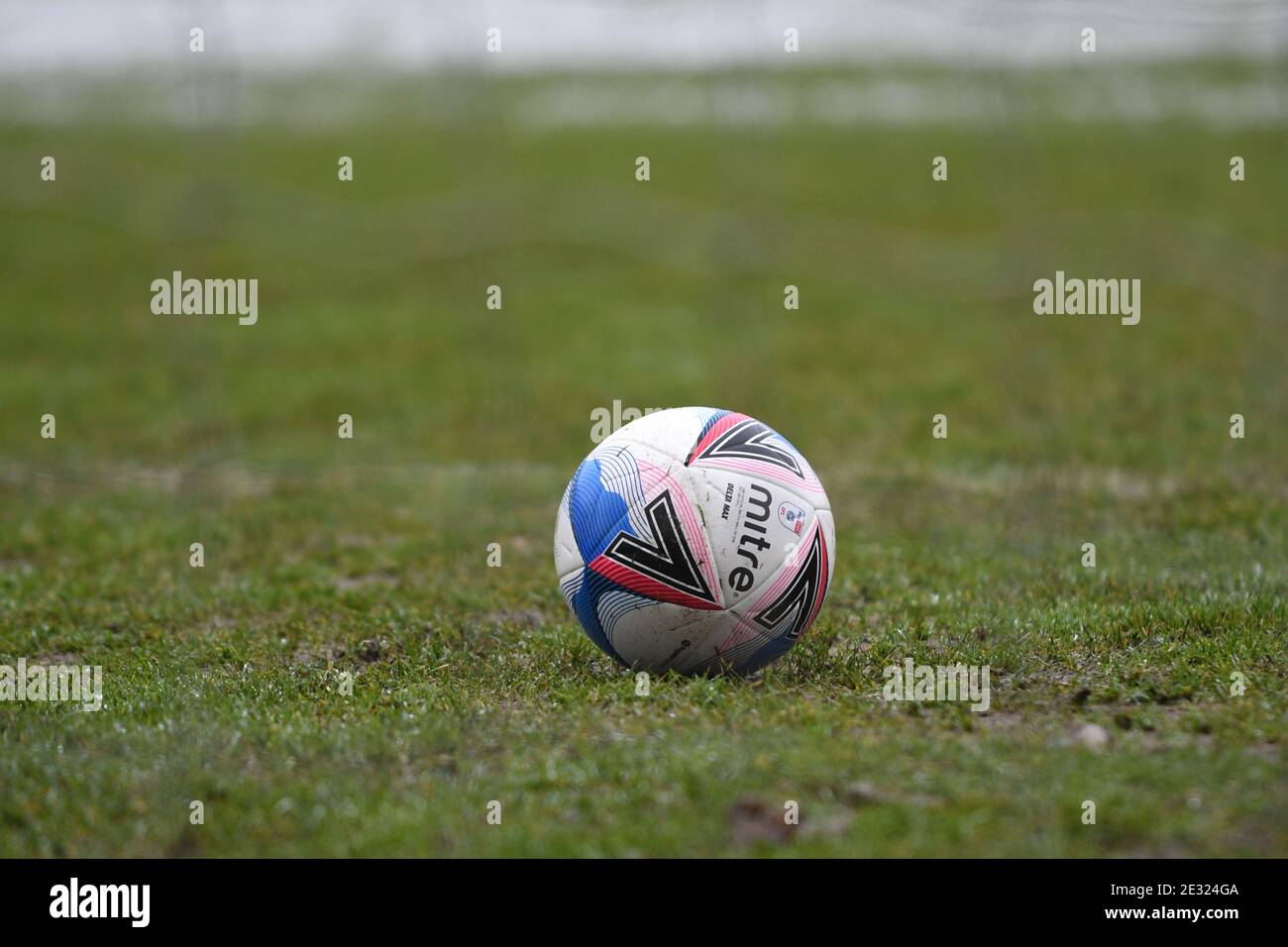 Colchester, Royaume-Uni. 16 janvier 2021. Mitre football avant le match de la Sky Bet League 2 entre Colchester United et Cambridge United au Weston Homes Community Stadium, à Colchester, le samedi 16 janvier 2021. (Credit: Ben Pooley | MI News) Credit: MI News & Sport /Alay Live News Banque D'Images