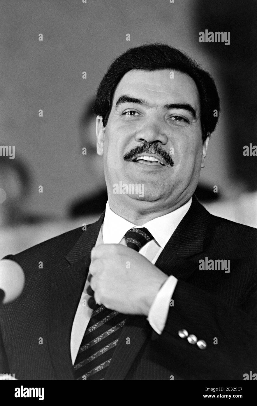 Le président afghan Mohammed Najibullah prononce un discours à la Loya Jirga afghane ou à la grande assemblée des délégués le 24 mai 1989 à Kaboul, en Afghanistan. L'assemblée de deux jours se tient trois mois après le retrait des troupes soviétiques. Banque D'Images