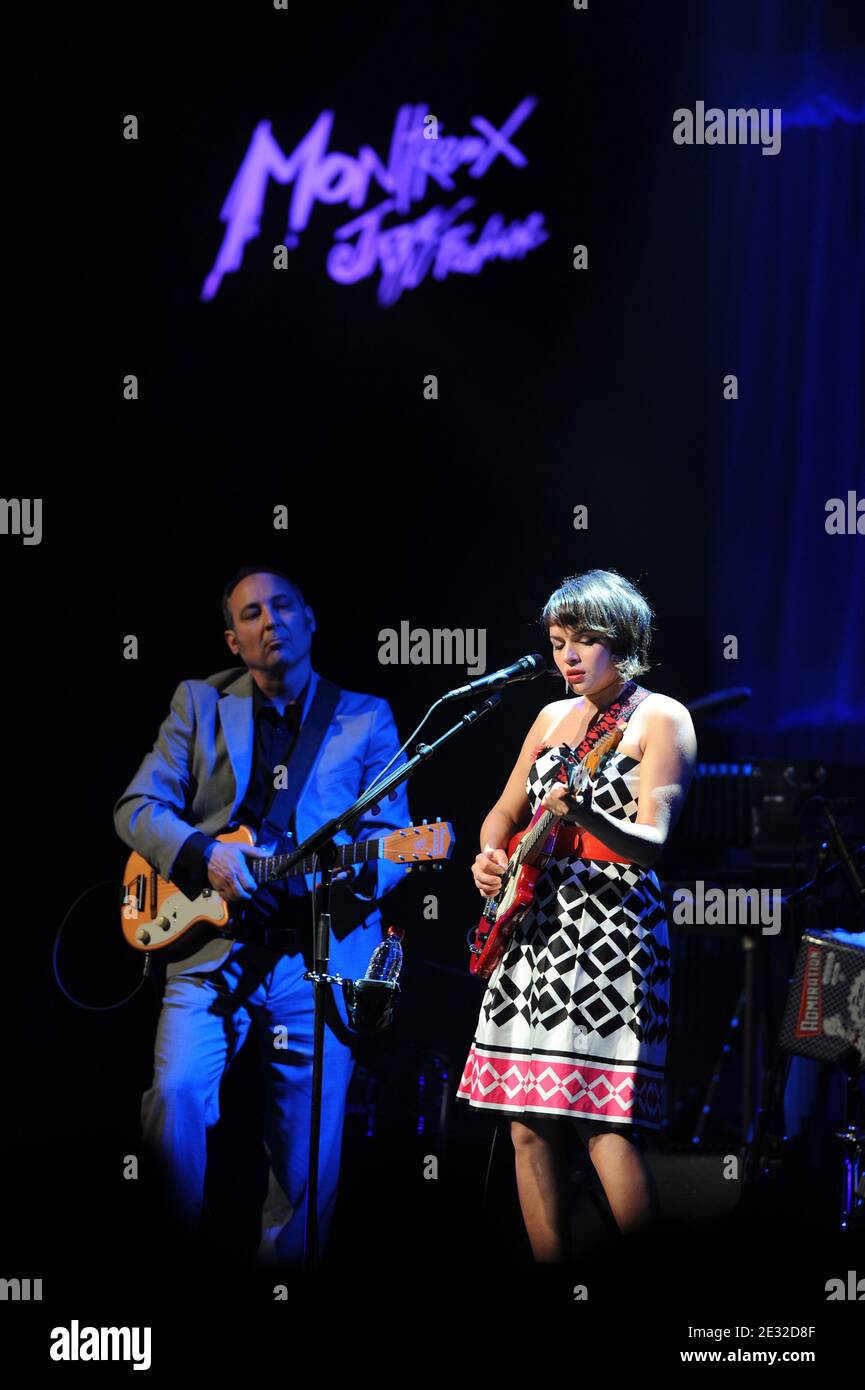 Norah Jones se présentant en direct pendant le Montreux Jazz Festival au Stravinski Auditorium de Montreux, Suisse, le 3 juillet 2010. Photo de Loona/ABACAPRESS.COM Banque D'Images