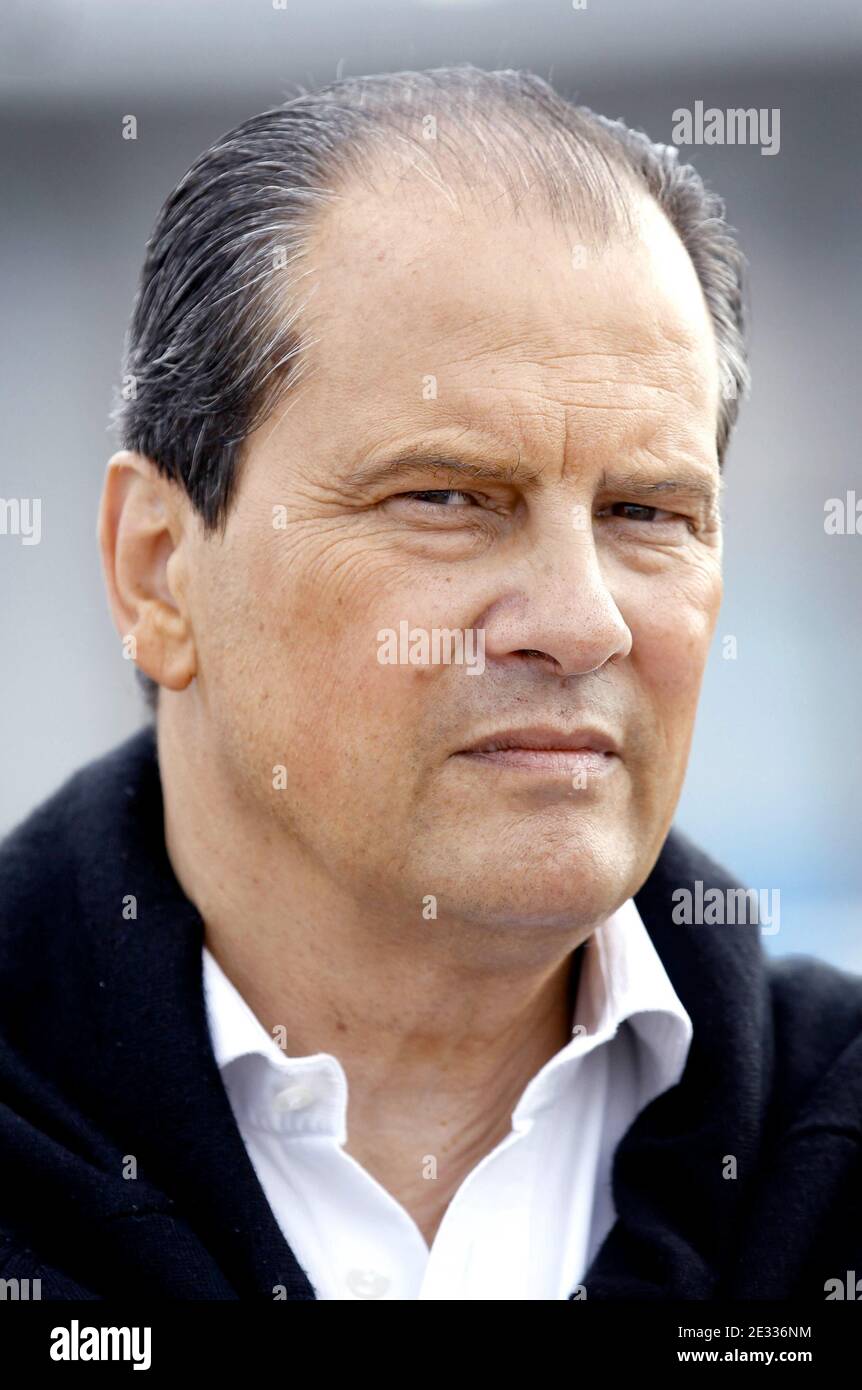 Le député socialiste français Jean-Christophe Cambadelis est photographié le deuxième jour du camp d'été annuel du Parti socialiste français (PS) qui s'est tenu à la Rochelle, dans l'ouest de la France, le 28 août 2010. Photo de Bernard Patrick/ABACAPRESS.COM Banque D'Images