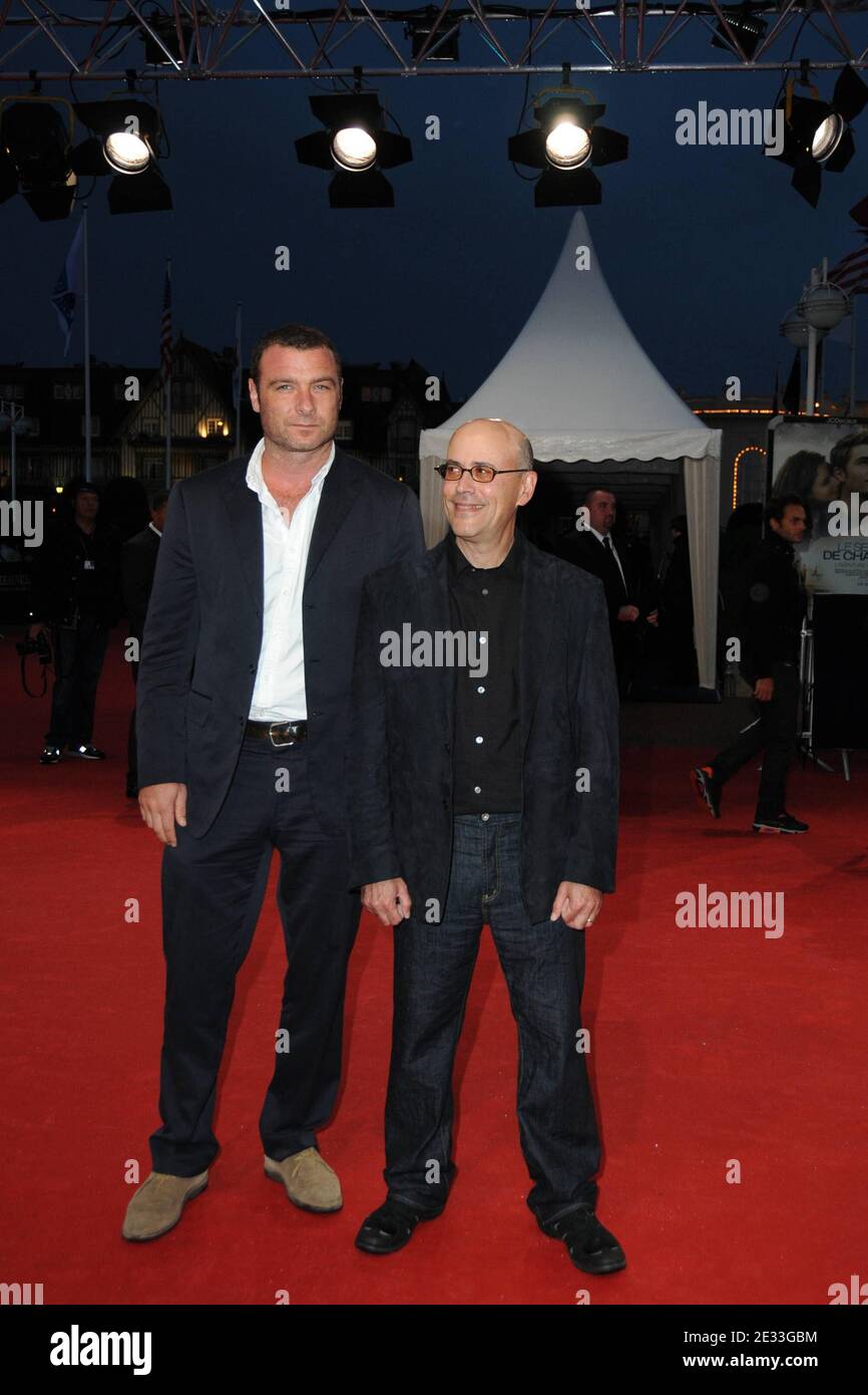 L'acteur Liev Schreiber (L) et le réalisateur Richard Levine arrivent pour la projection de "chaque jour" lors du 36e Festival du film américain à Deauville, Normandie, France, le 6 septembre 2010. Photo de Mireille Ampilhac/ABACAPRESS.COM Banque D'Images