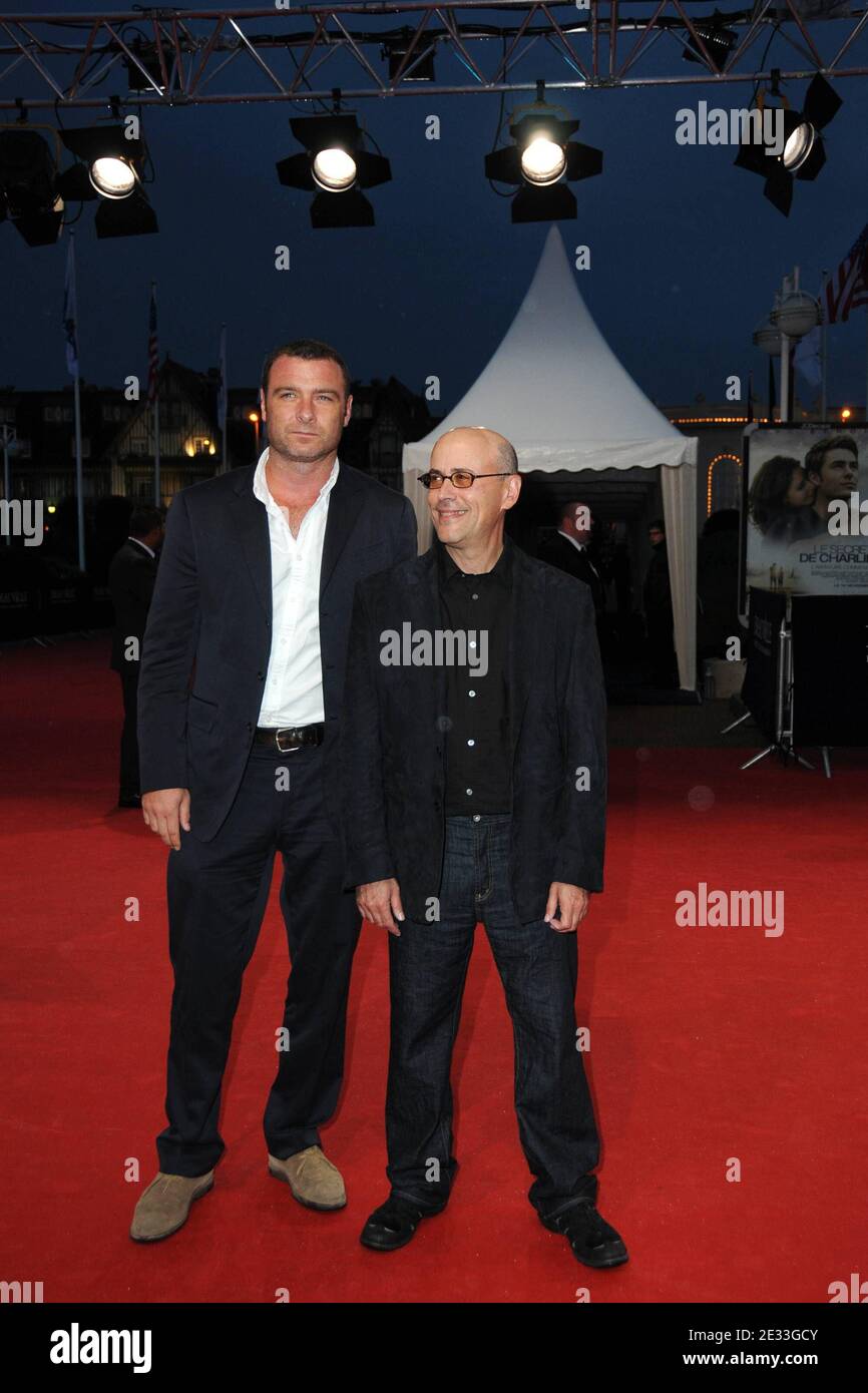 L'acteur Liev Schreiber (L) et le réalisateur Richard Levine arrivent pour la projection de "chaque jour" lors du 36e Festival du film américain à Deauville, Normandie, France, le 6 septembre 2010. Photo de Mireille Ampilhac/ABACAPRESS.COM Banque D'Images