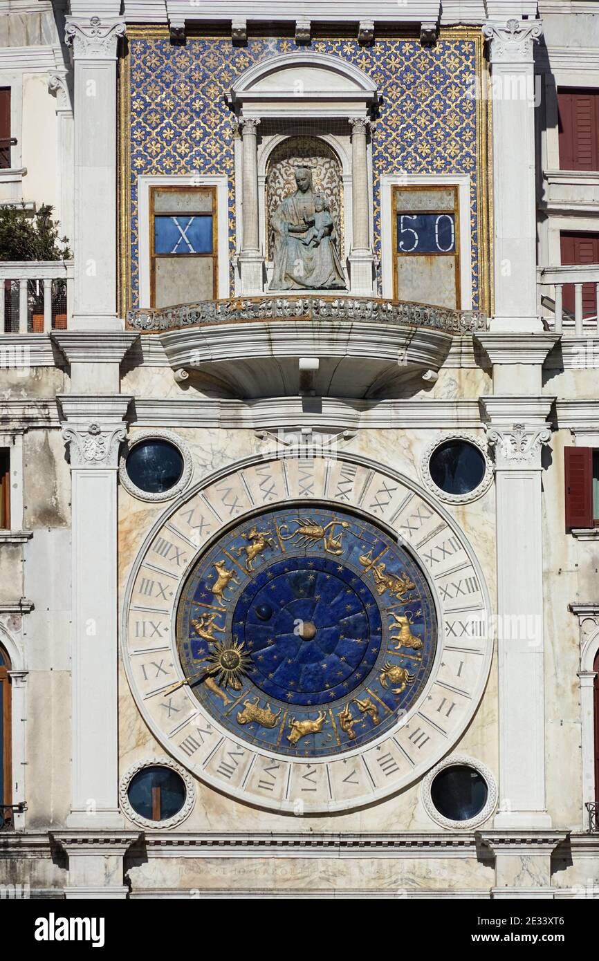 Bâtiment Renaissance de la Tour de l'horloge Saint-Marc sur la Piazza San Marco à Venise, Italie Banque D'Images