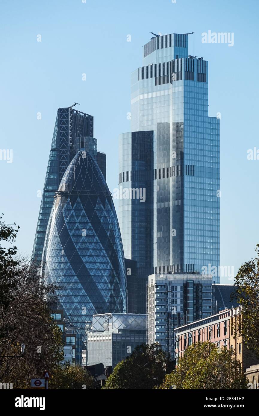 22 bishopsgate et les gratte-ciels de Gherkin dans la City de Londres, Angleterre Royaume-Uni Banque D'Images