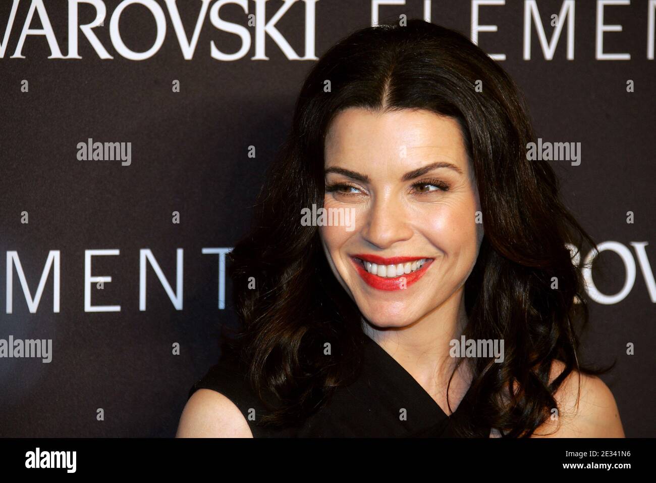 L'actrice Julianna Margulies participe à l'événement « Swarovski Elements 22 Ways to Say Black » au Philips de Pury à New York, NY, le 20 septembre 2010. Photo de Charles Guerin/ABACAPRESS.COM Banque D'Images