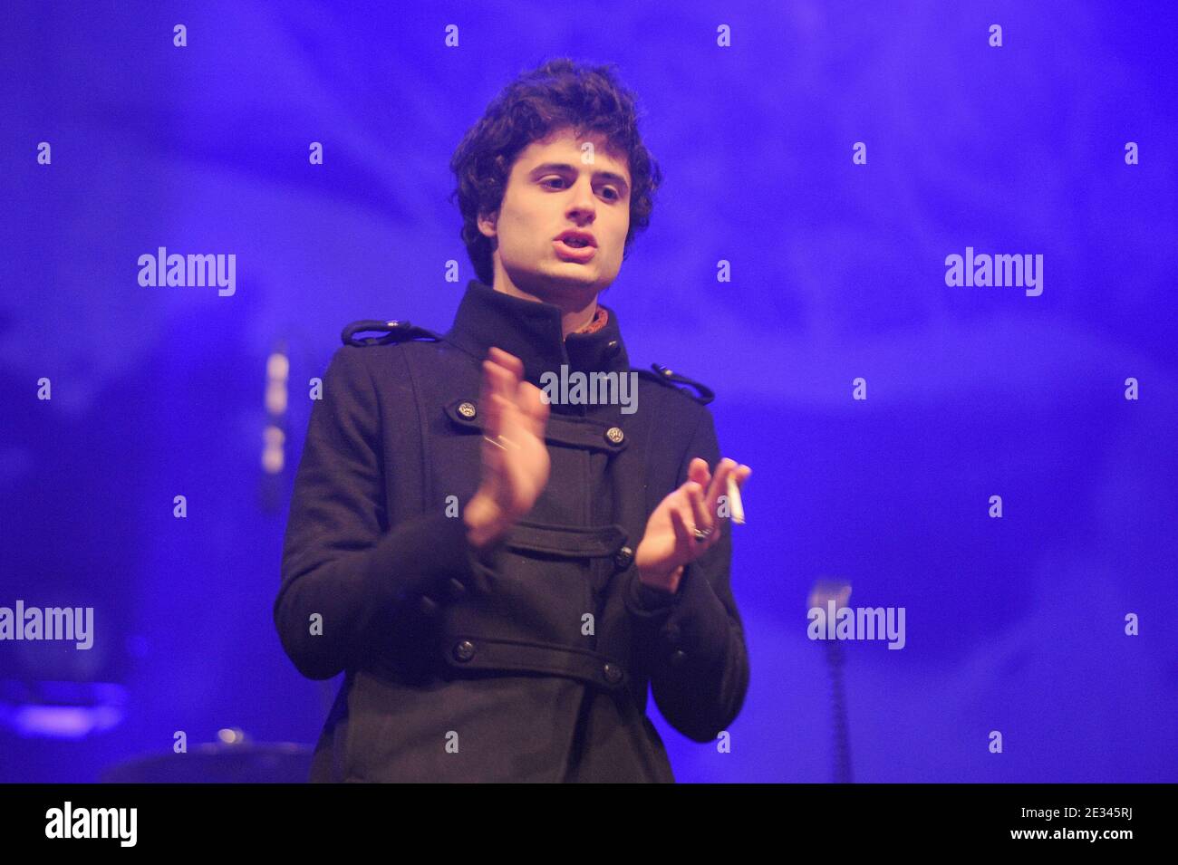 Adrien Gallo Chanteur De Brunes Se Produit En Direct Avec Alizee Lors Du Festival Muzik Elles A Meaux En France Le 26 Septembre 10 Photo De Nicolas Briquet Abacapress Com Photo Stock Alamy
