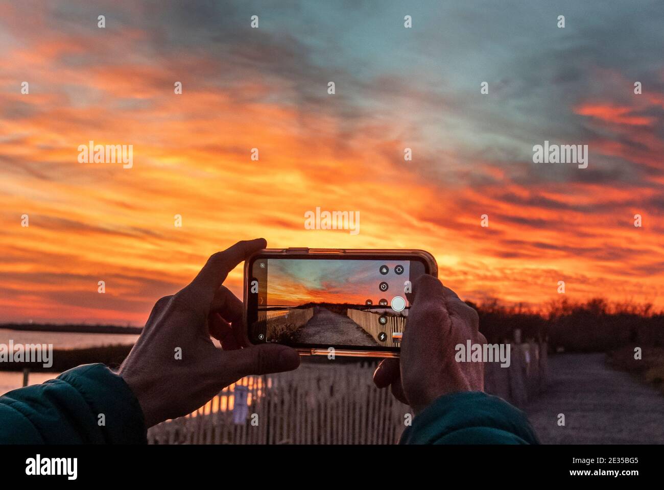 Capture d'un i-phone un coucher de soleil spectaculaire avec un i-phone Banque D'Images
