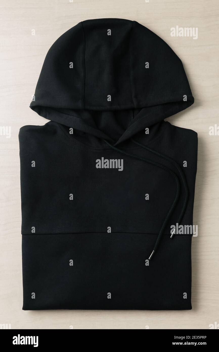 Sweat-shirt à capuche noir et blanc plié manches longues manche maquette sur le sol. Modèle pour placer votre conception. Banque D'Images Sweat-shirt à capuche noir et blanc plié manches longues manche maquette sur le sol. Modèle pour placer votre conception. Banque D'Images