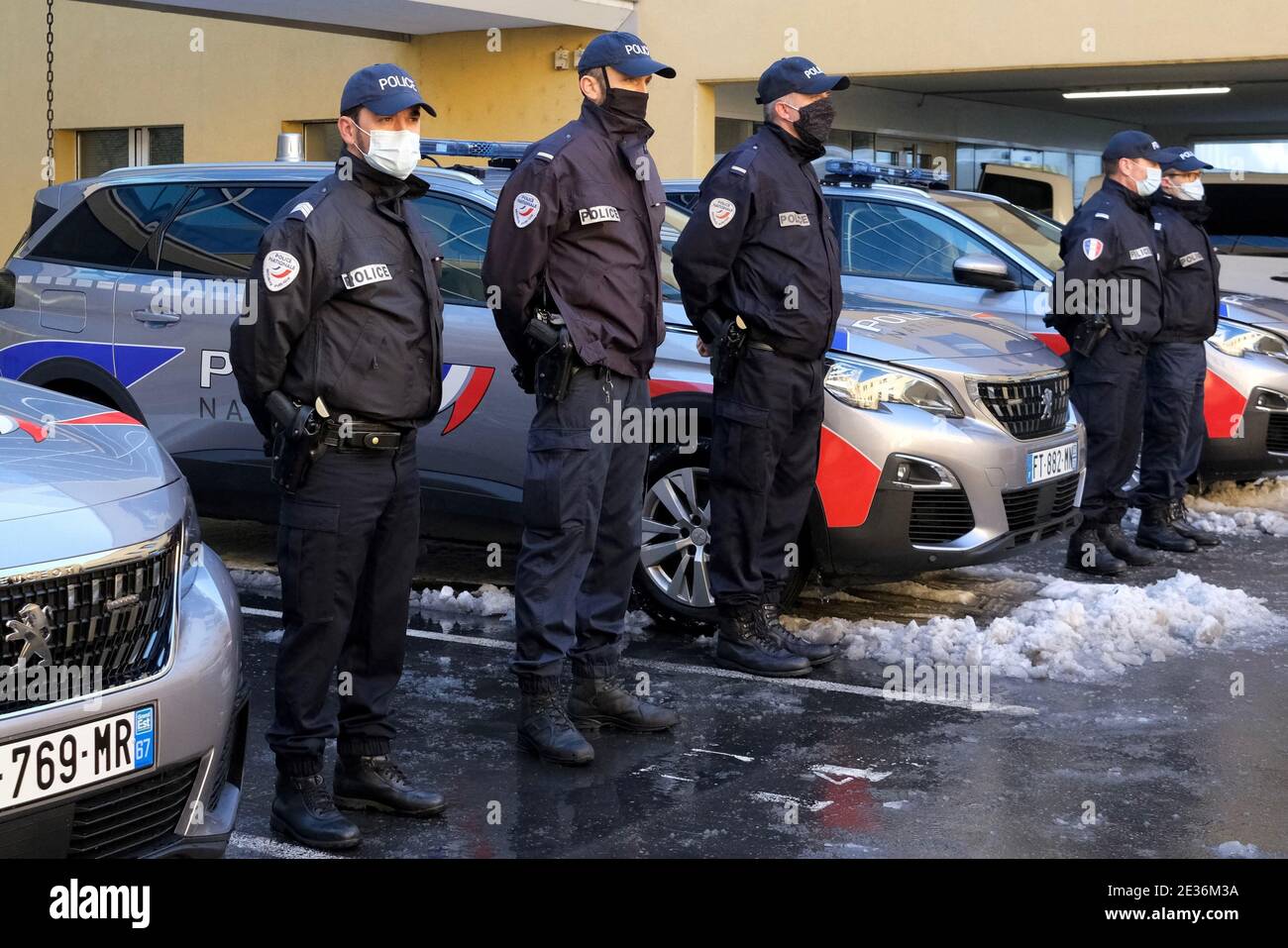 La police nationale française est équipée de nouveaux équipements, dont la nouvelle Peugeot 5008. Les forces de police vont être équipées! En septembre 2020. Moto électrique, voitures, scooter électrique. Gerald Darmanin, ministre de l'intérieur, a annoncé un plan de renouvellement de la flotte d'agents de police, de gendarmes et de douanes. Cela représente 400 millions d'euros investis pour changer un véhicule sur quatre, environ 15,000 véhicules.17 janvier 2021, à Strasbourg, dans le nord-est de la France. Photo de Nicolas Roses/ABACAPRESS.COM Banque D'Images